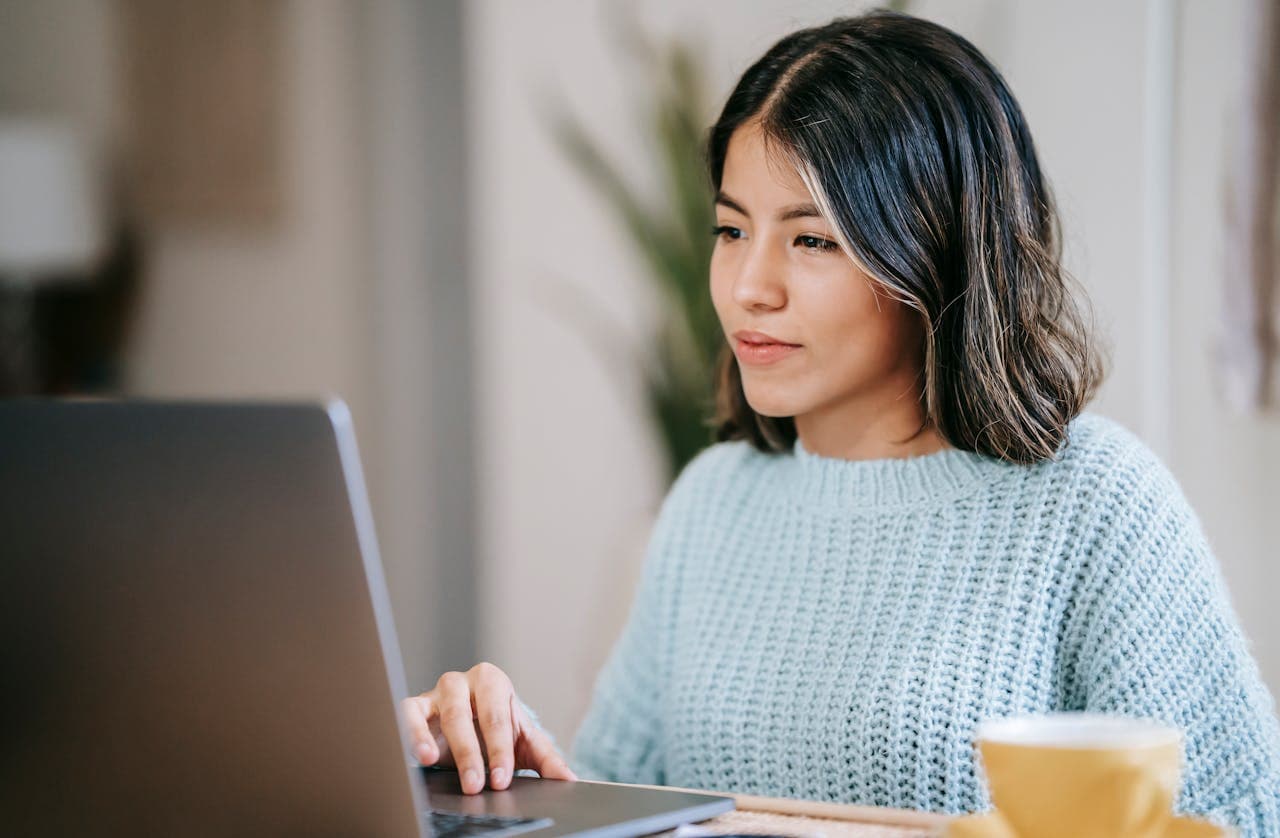 is-it-easy-to-get-a-student-job-in-the-uk