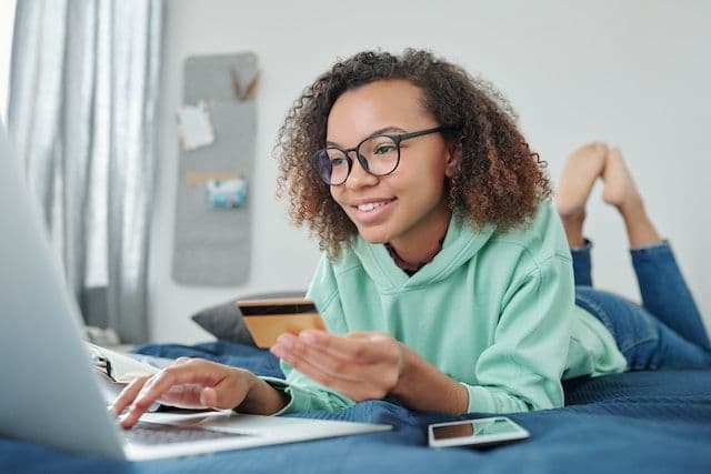 how to find the best credit card as a student